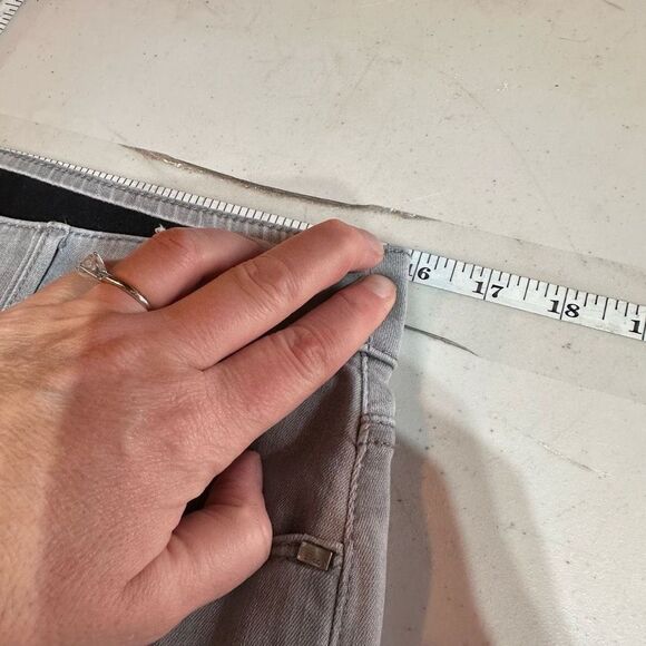 Chico's Women's Mid-Rise Stretch Skinny Jeans Light Gray Granite Wash Size 6 - Picture 15 of 15